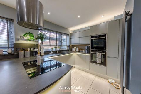 6 Ashdene Close, Kidderminster, DY10 3XB