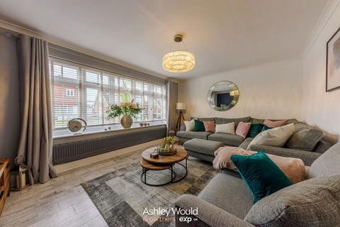 6 Ashdene Close, Kidderminster, DY10 3XB