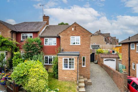 3 bedroom semi-detached house for sale, Barnfield Close, Coulsdon, CR5