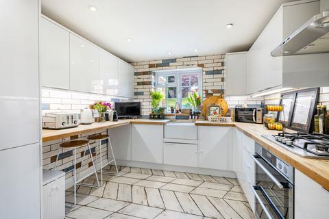 12 Barnfield Close, Coulsdon, CR5 1QR