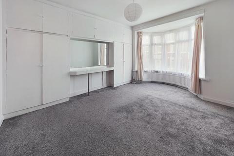 2 bedroom flat to rent, Bayfield Gardens, Gateshead NE8