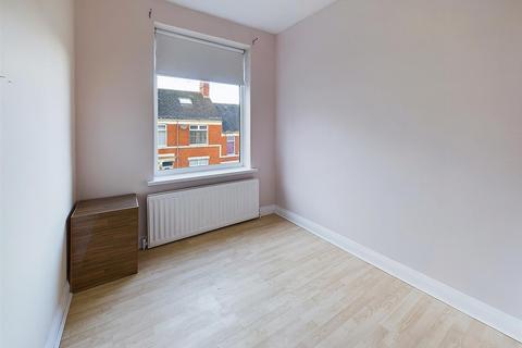 2 bedroom flat to rent, Bayfield Gardens, Gateshead NE8