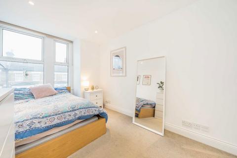 3 bedroom flat for sale, Earlsfield Road, London SW18