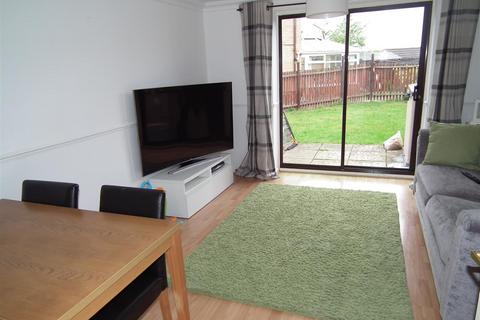 2 bedroom semi-detached house to rent, Touraine Close, Duston