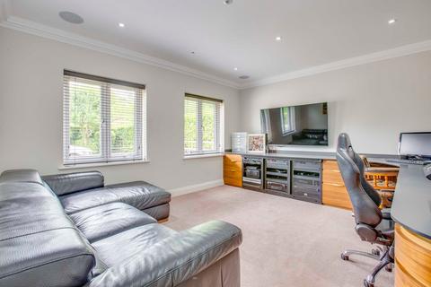 80 Gregories Road, Beaconsfield, HP9 1HL