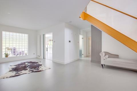 80 Gregories Road, Beaconsfield, HP9 1HL