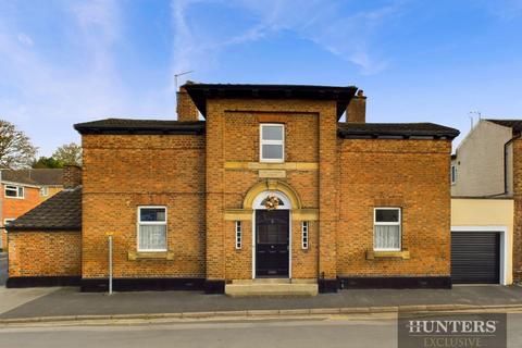 4 bedroom link detached house for sale, Eastgate North, Driffield