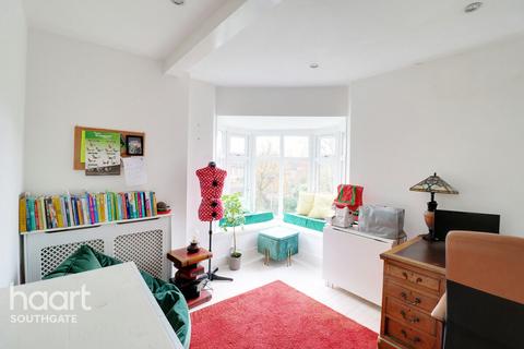 5 bedroom semi-detached house for sale, Lakeside Road, London