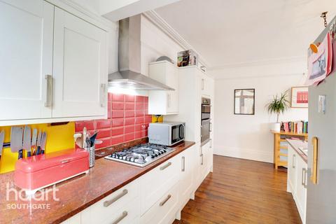 5 bedroom semi-detached house for sale, Lakeside Road, London