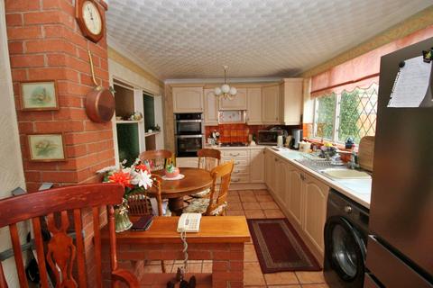 3 bedroom semi-detached house for sale, Greenhill Close, Dosthill, Tamworth