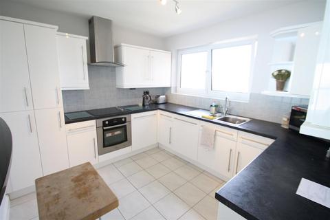 2 bedroom flat to rent, Eastern Esplanade, Southend-On-Sea