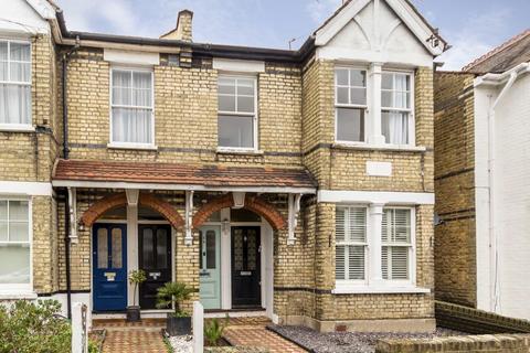 2 bedroom flat to rent, Kenley Road, St Margarets TW1