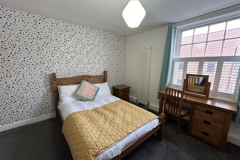 100 Hailgate, Howden, Goole, DN14 7SZ