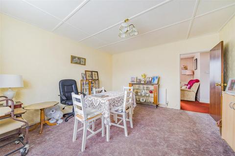 6 Heol Vaughan, Burry Port, SA16 0HF