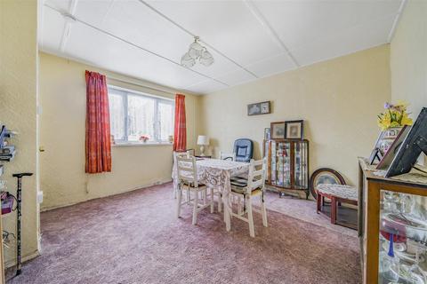 6 Heol Vaughan, Burry Port, SA16 0HF
