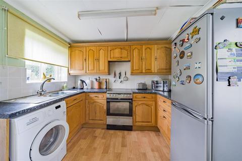 6 Heol Vaughan, Burry Port, SA16 0HF