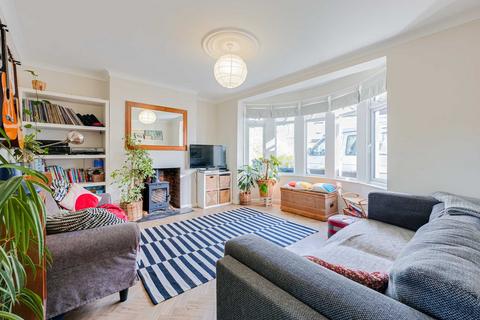 3 bedroom semi-detached house for sale, Southsea Avenue, Leigh-on-sea, SS9