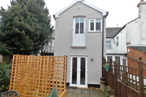 2 bedroom townhouse to rent, Ranelagh Road, Felixstowe