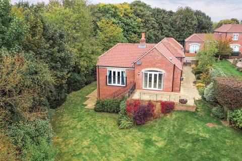 5 bedroom detached house to rent, Leven Road, Yarm