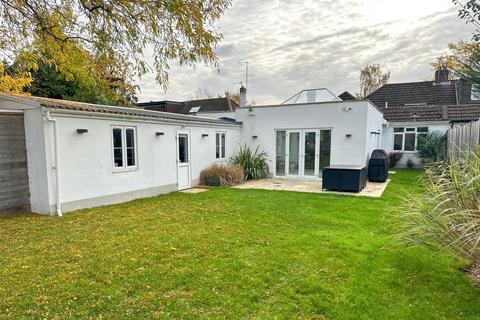 5 bedroom semi-detached bungalow for sale, Wraysbury, Berkshire