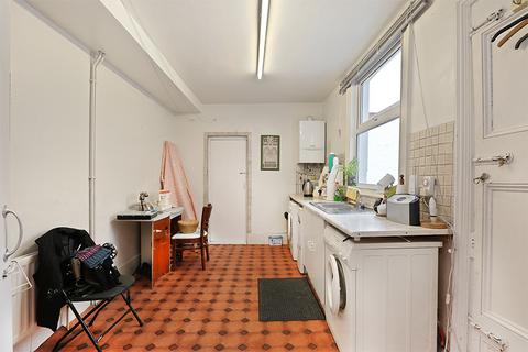 Flat for sale, London SE6