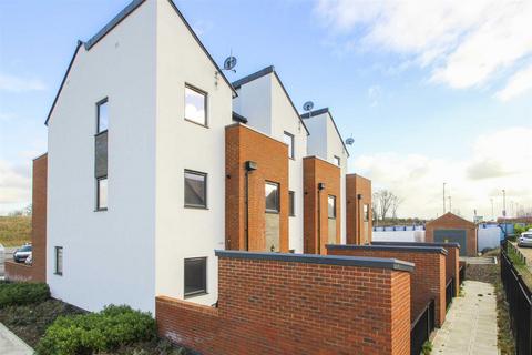 2 bedroom townhouse to rent, Islay Court, Newton Leys