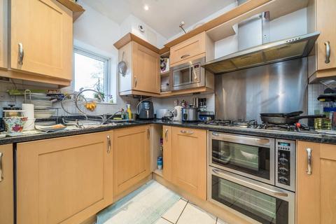 3 bedroom flat to rent, Lower Kings Road, Kingston Upon Thames KT2