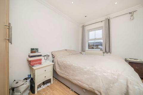 3 bedroom flat to rent, Lower Kings Road, Kingston Upon Thames KT2