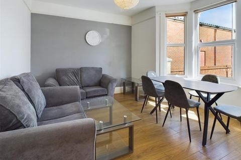 6 bedroom end of terrace house to rent, Arundel Street Brighton