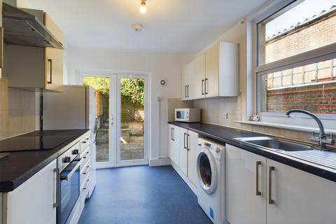 6 bedroom end of terrace house to rent, Arundel Street Brighton