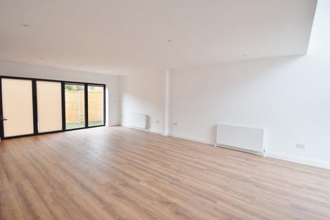 2 bedroom house to rent, Edelney Close, East Finchley