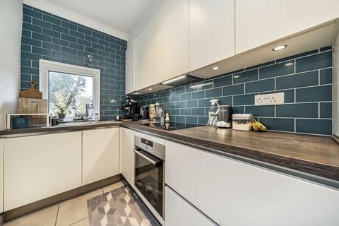 2 bedroom flat to rent, Bovill Road, London SE23