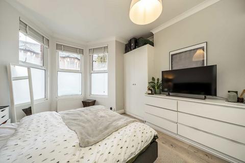 2 bedroom flat to rent, Bovill Road, London SE23