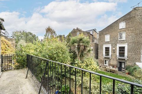 2 bedroom flat to rent, Murray Mews, London NW1