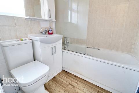 3 bedroom end of terrace house for sale, Downing Road, Dagenham