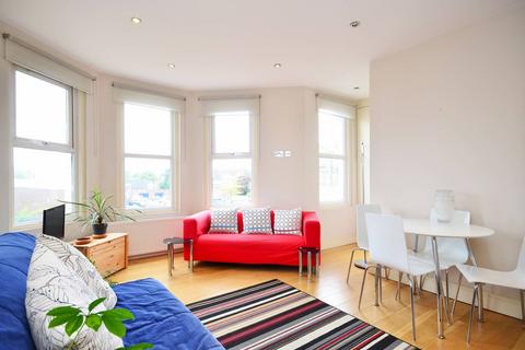 1 bedroom flat to rent, Union Road, Clapham North, London, SW4