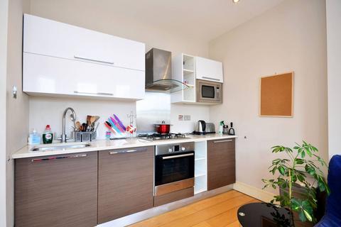 1 bedroom flat to rent, Union Road, Clapham North, London, SW4