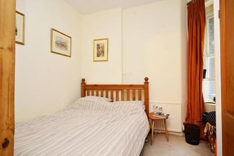 2 bedroom flat to rent, Prince of Wales Drive, Battersea, London, SW11