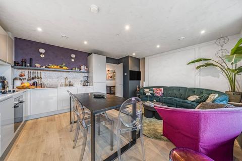 2 bedroom flat to rent, 6 Corsican Square, London E3