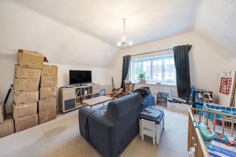 2 bedroom maisonette to rent, Elm Park Road, Pinner, HA5