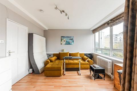 3 bedroom flat for sale, Lupus Street, Pimlico, London, SW1V