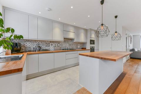 4 bedroom terraced house for sale, Chilmark Road, Streatham Vale, London, SW16