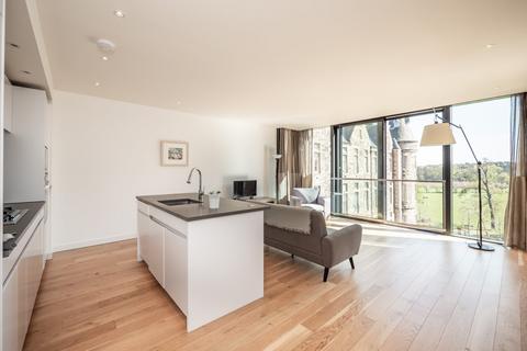 15/10 Simpson Loan, Quartermile, Edinburgh, EH3