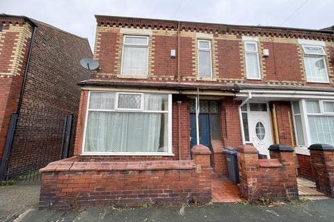 3 bedroom end of terrace house to rent, Brightman Street, Manchester, M18