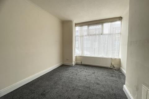 3 bedroom end of terrace house to rent, Brightman Street, Manchester, M18