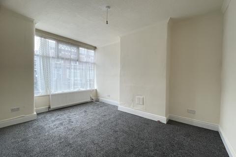 3 bedroom end of terrace house to rent, Brightman Street, Manchester, M18