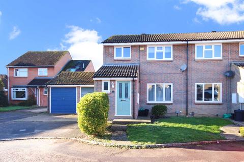 3 bedroom end of terrace house to rent, Wren Close, Wokingham RG41