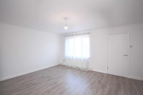 3 bedroom end of terrace house to rent, Wren Close, Wokingham RG41