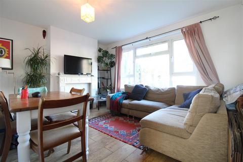 2 bedroom flat to rent, Queensbridge Road, London