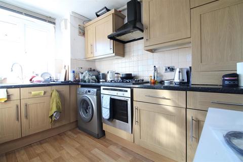 2 bedroom flat to rent, Queensbridge Road, London